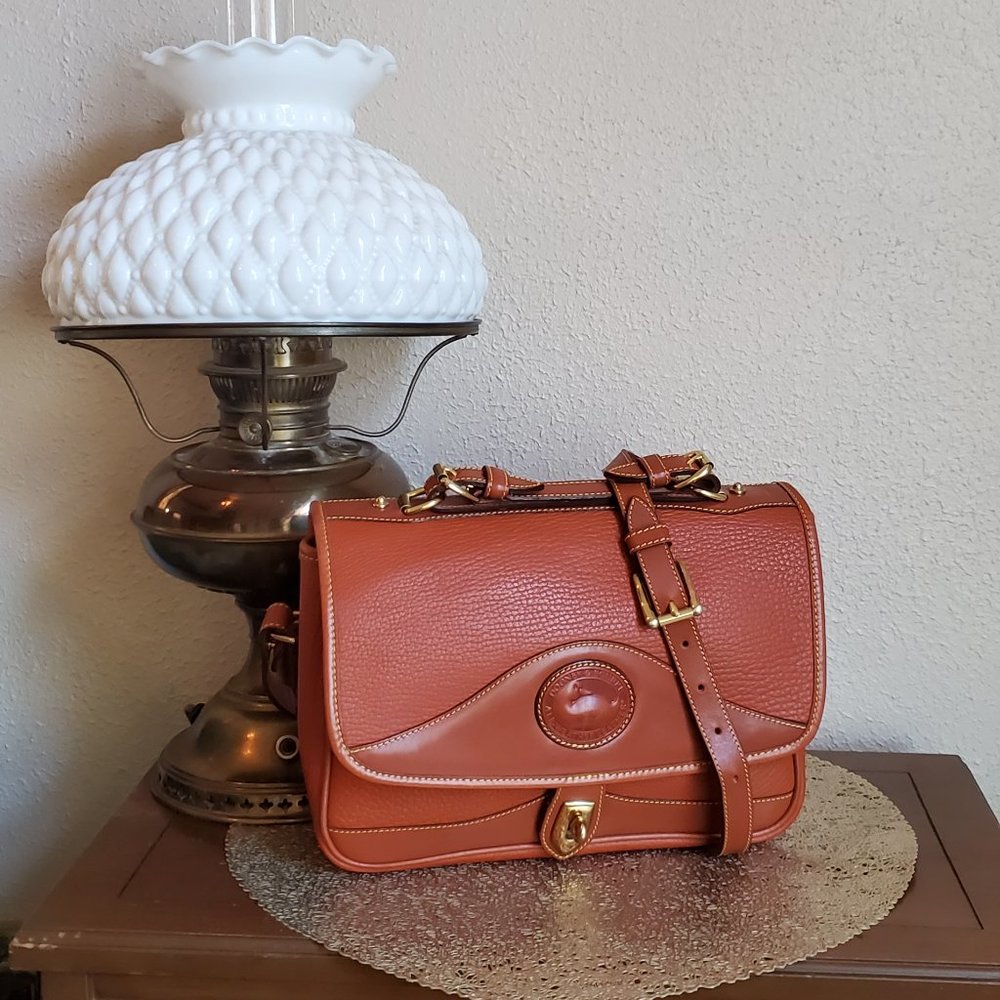 VTG Dooney&Bourke Carrier R701- Like NEW